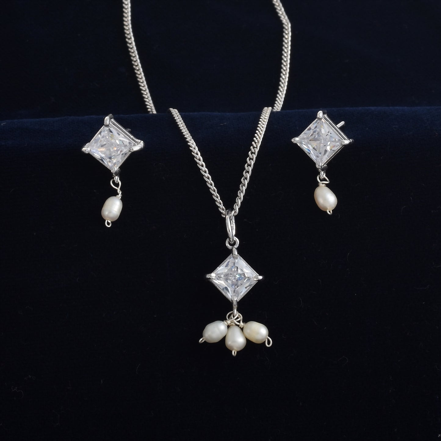 Silver Dewdrop Pearl Neckless Set