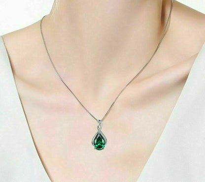 "Radiant Greens: A 51cm Silver Necklace Adorned with Emerald Zircon Stones"