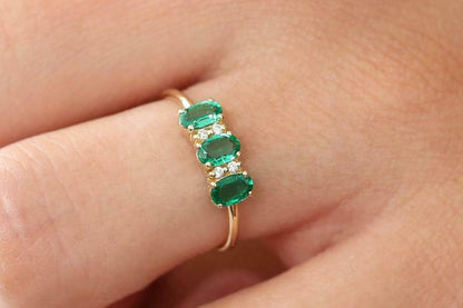 "Elegant Emerald Zircon Ring with Natural Diamond Accents"