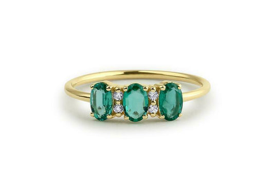 "Elegant Emerald Zircon Ring with Natural Diamond Accents"